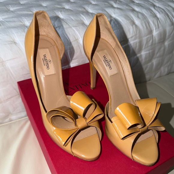 Valentino Garavani Shoes - AUTHENTIC Valentino Garavani Bow Heels